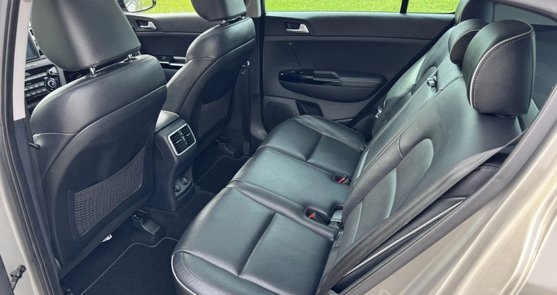 Kia Sportage cena 68900 przebieg: 133000, rok produkcji 2016 z Myślenice małe 529